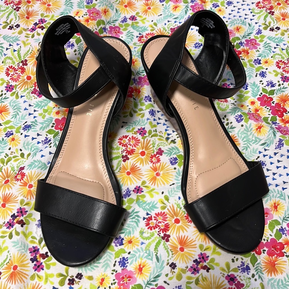 Kelly & Katie Elendra Wedge Sandals Women’s 7.5 Low Heel Wood Buckle